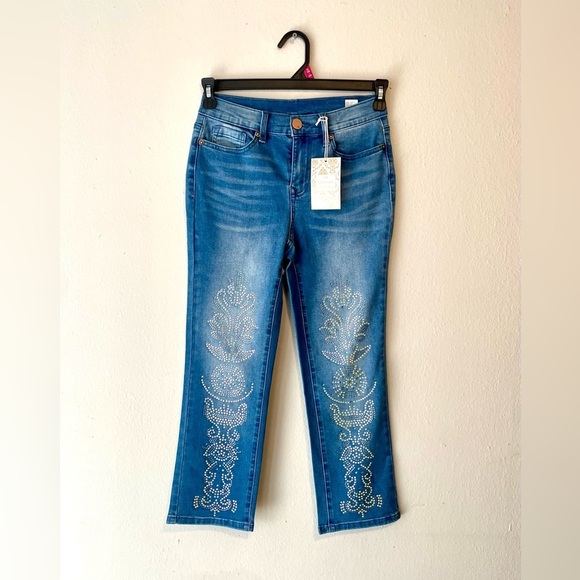 DC Denim - NWT DG2 by Diane Gilman Signature Classic Stretch Jean Capri Embellished Size 28